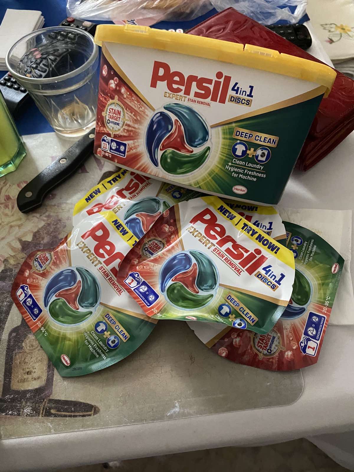 689